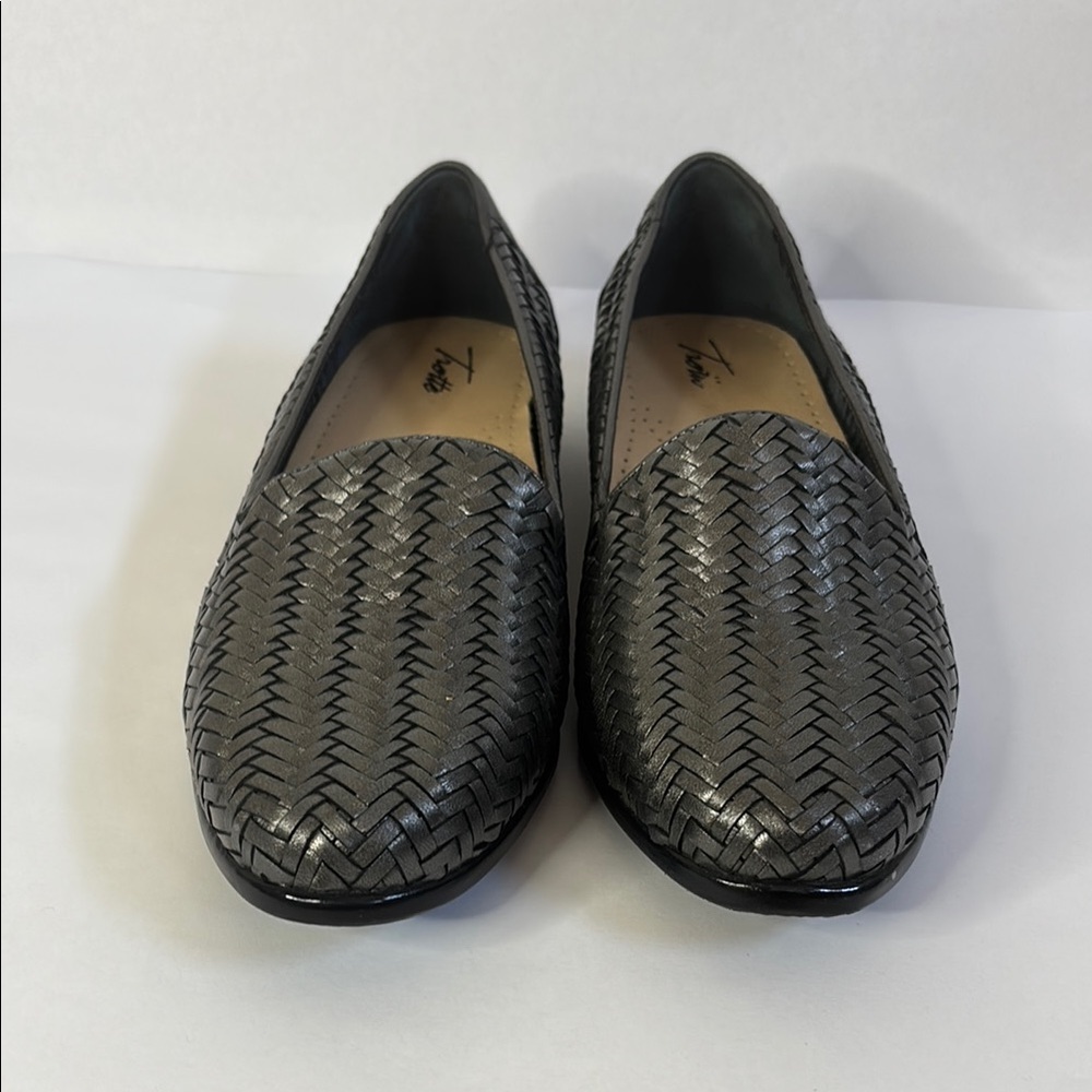 FINAL! NWOT! Trotters Silver Metallic Woven Leather Loafers - Picture 2 of 9